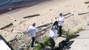 Активисты ОНФ убрали мусорную свалку на морском-речном вокзале в Архангельске