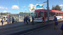 «Дави меня!» – в Самаре неизвестный мужчина перекрыл трамвайное движение