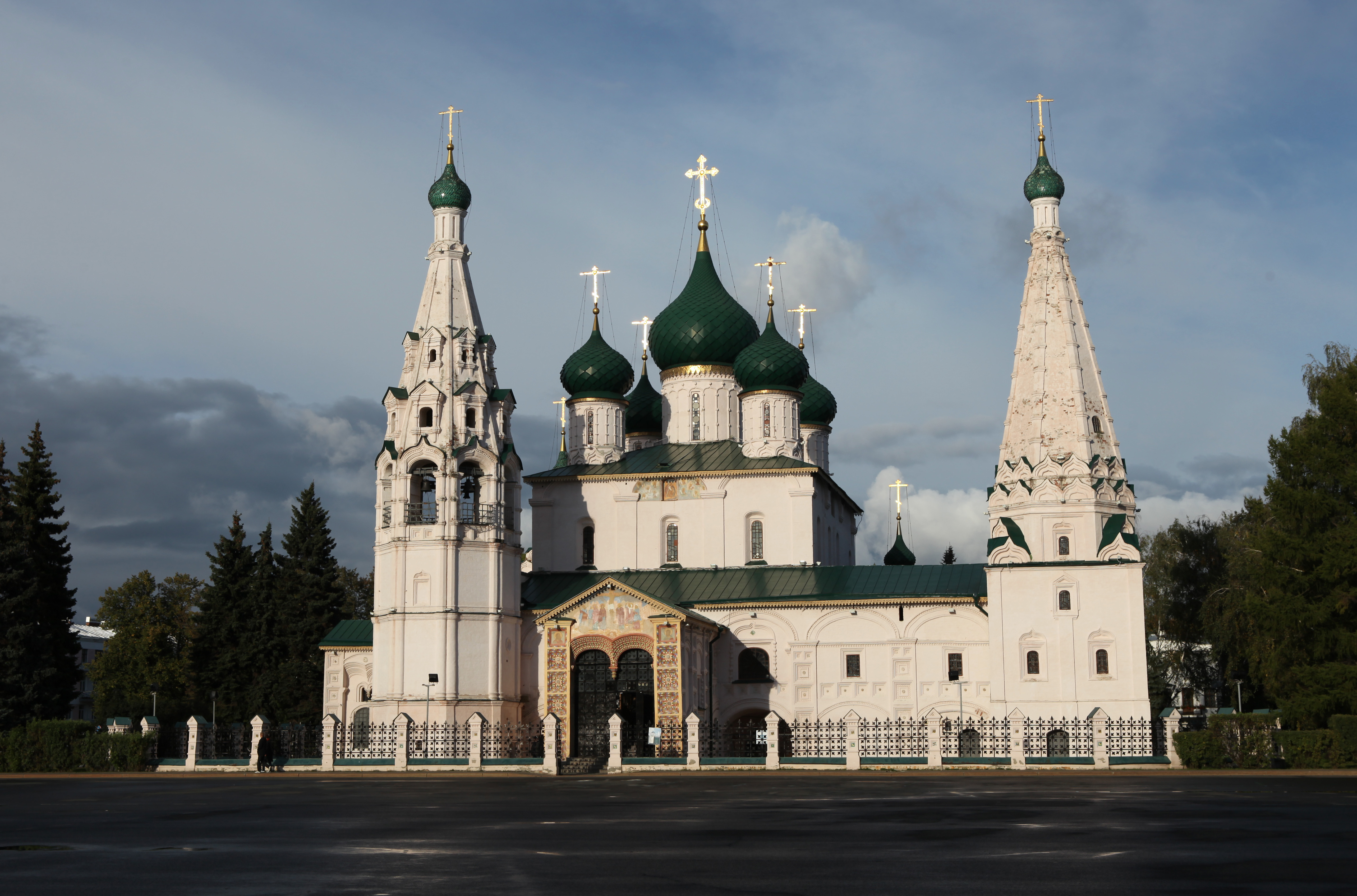 Ярославский заповедник. Экскурсия в Церковь Ильи пророка в Ярославле.. Церковь Ильи пророка в Ярославле (сер. 17в.). Ярославль памятник зодчества. Церковь Иоанна пророка Ярославль фото.