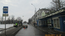 В Ленинском районе иномарка сбила семилетнюю девочку на остановке
