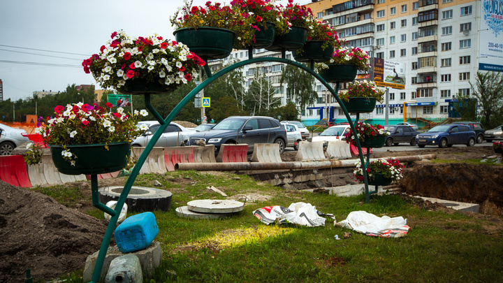 На улицах Челябинска поставят вазоны с цветами