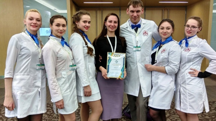 Студенты-медики спасли пассажира авиарейса Москва — Тюмень, которому стало плохо во время полёта