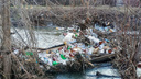 В Сызрани пластиковые бутылки заблокировали русло реки Крымза