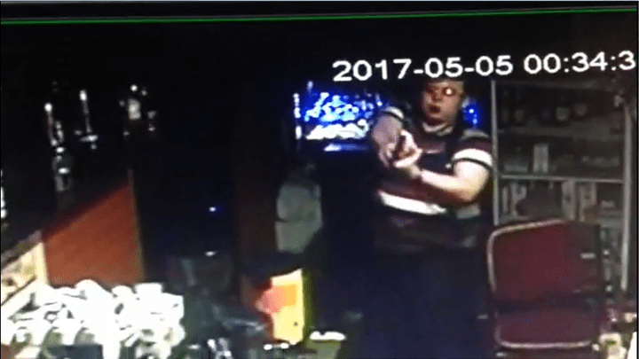 Пермяк с пистолетом в руках угрожал работникам кафе в Мотовилихе