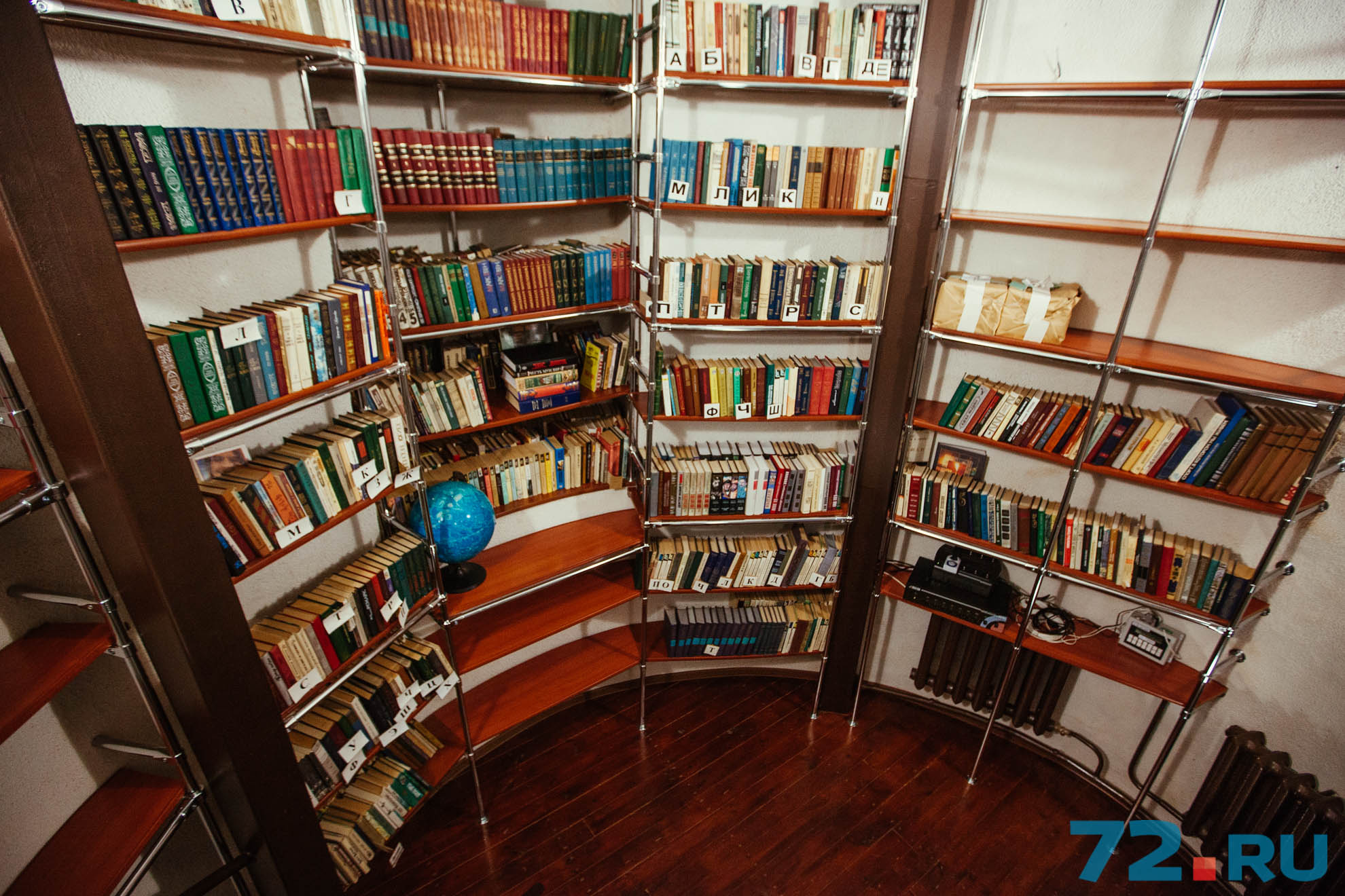 Книги приносили местные жители и сам Владимир Куракин Книги приносили местные жители и сам Владимир Куракин