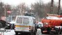В Ростове микроавтобус врезался в снегоуборочную машину: погиб человек