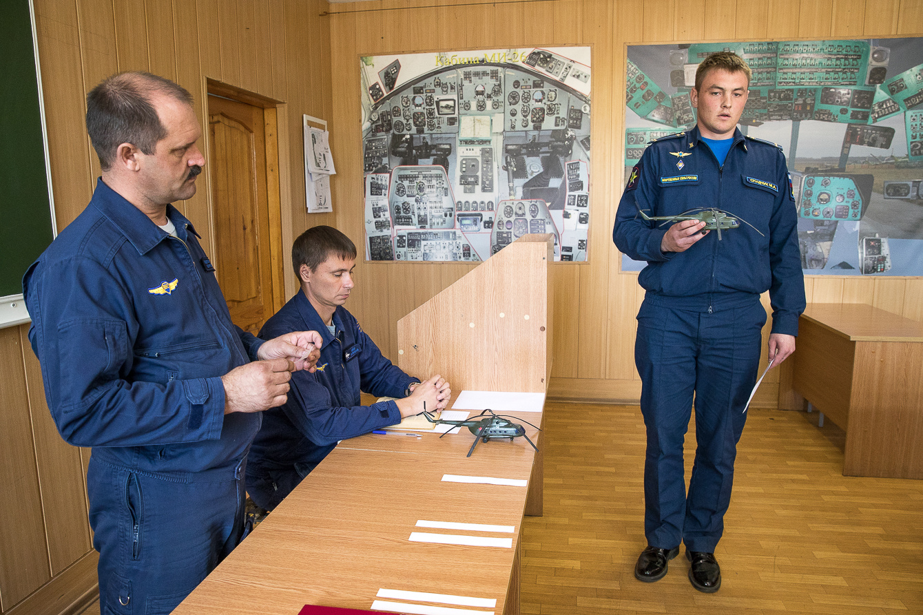 Молодые лётчики — выпускники Сызранского авиационного училища