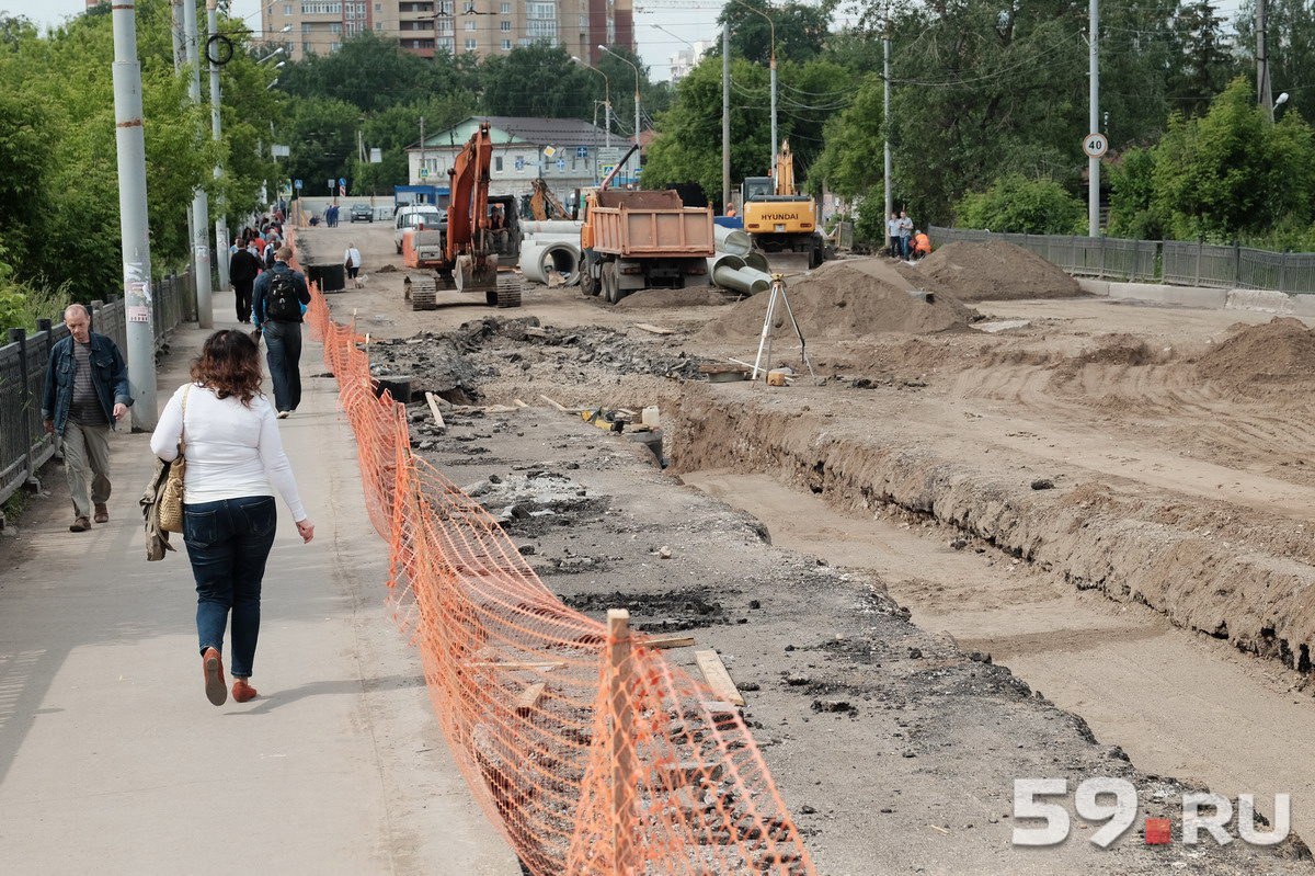 Давно на Северной дамбе не было так много пешеходов Давно на Северной дамбе не было так много пешеходов