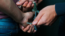 В Архангельске двое бывших заключенных изнасиловали свою знакомую