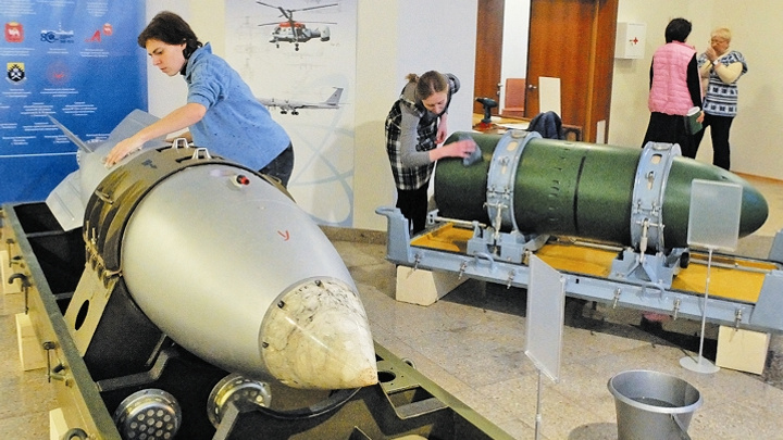 Путину и Назарбаеву покажут в Челябинске брюки Курчатова и атомную бомбу