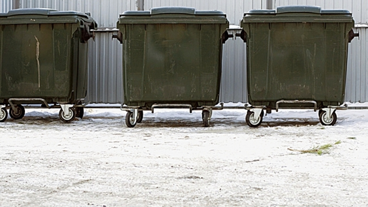 Плату за мусорные площадки для челябинцев включили в услугу по уборке двора
