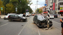 На Полевой водитель ВАЗа уходил от столкновения с иномаркой и врезался в столб