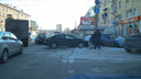 Отлетел капот: рядом со станцией метро «Советская» столкнулись четыре машины
