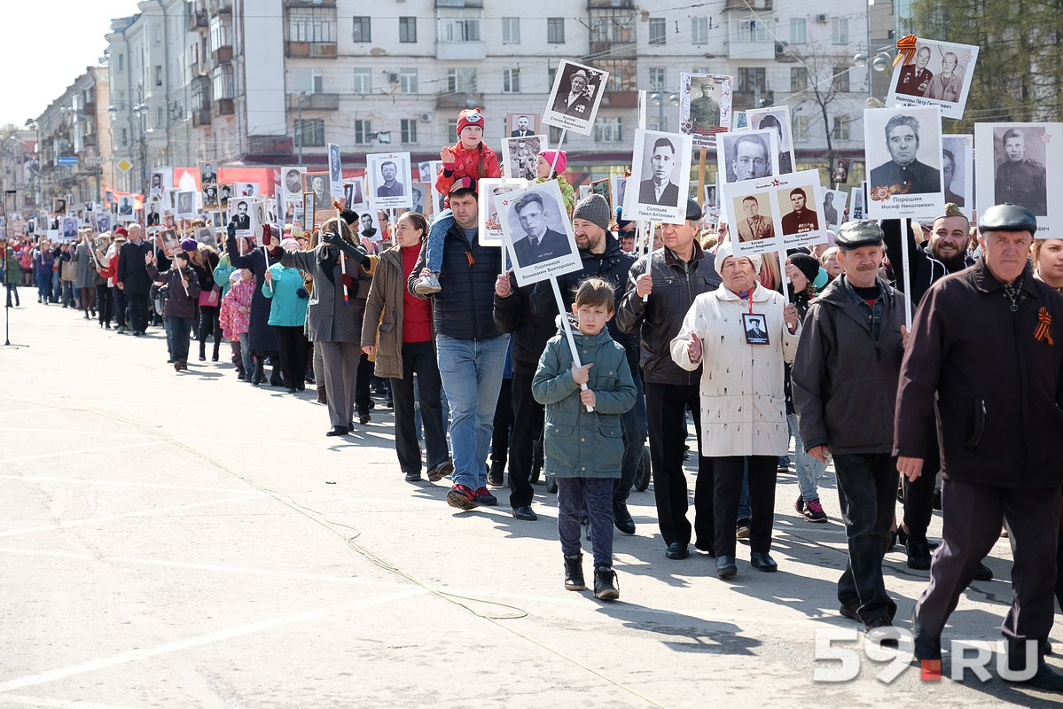 Колонне не видно конца и края Колонне не видно конца и края