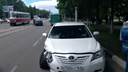 «Toyota от удара вылетела на встречку»: возле парка Победы столкнулись две легковушки