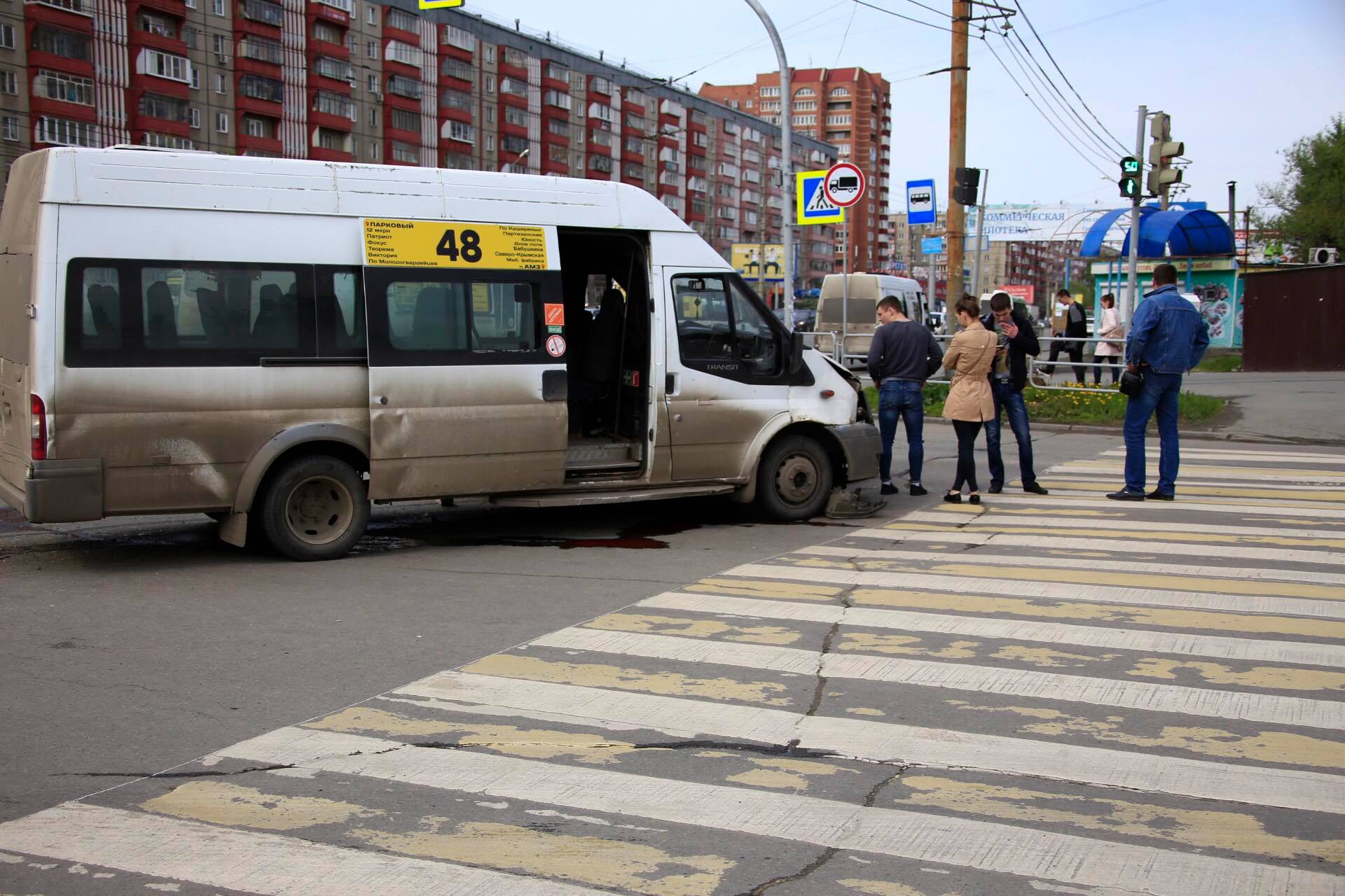 По предварительным данным, «Приора» не пропустила маршрутку на повороте По предварительным данным, «Приора» не пропустила маршрутку на повороте