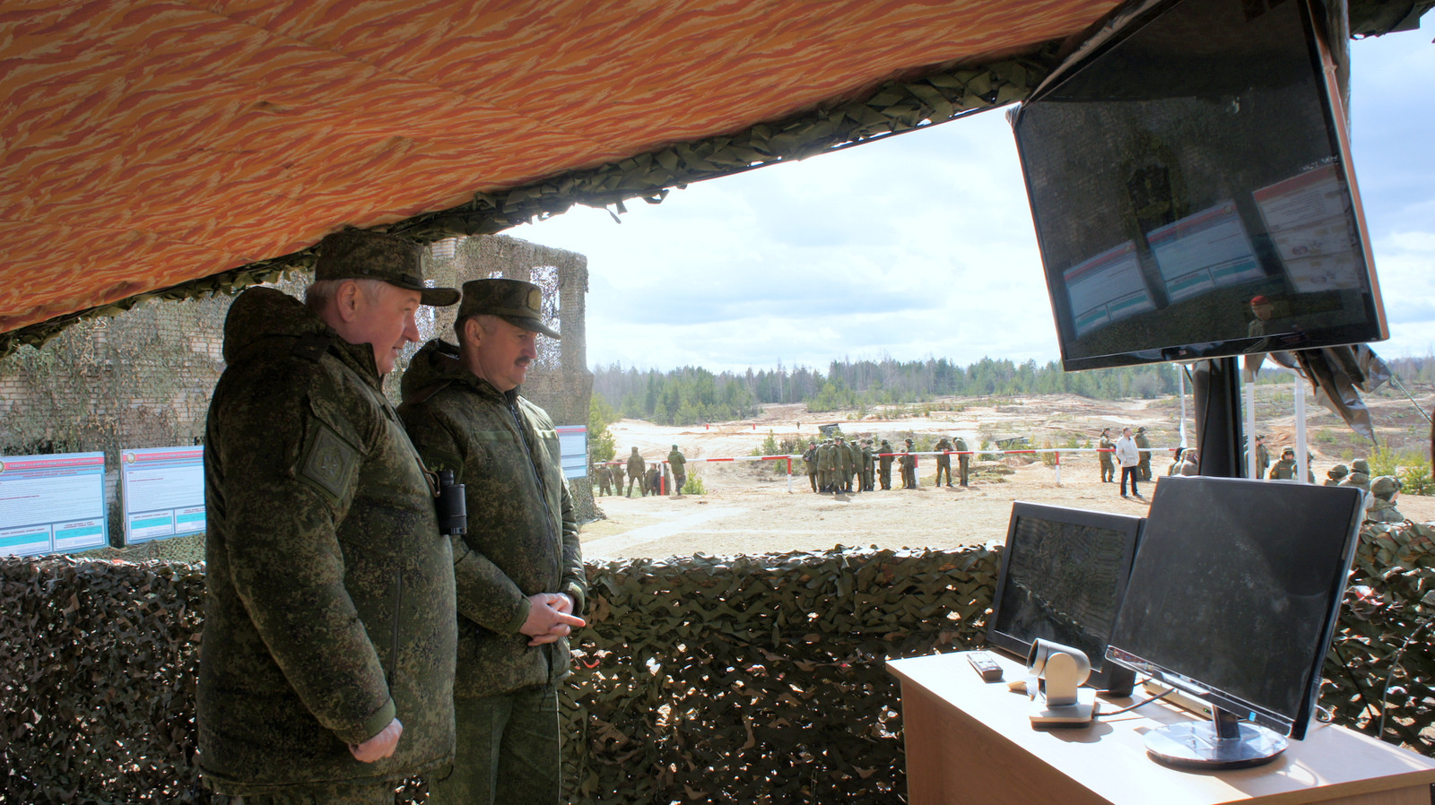 5 военнослужащих. Винтовочно артиллерийский полигон. Софринская Артиллерийская бригада полигон. Малый артиллерийский полигон. Малый артиллерийский полигон мап 74.