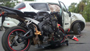 В Ярославле мотоциклист пробил лобовое стекло иномарки