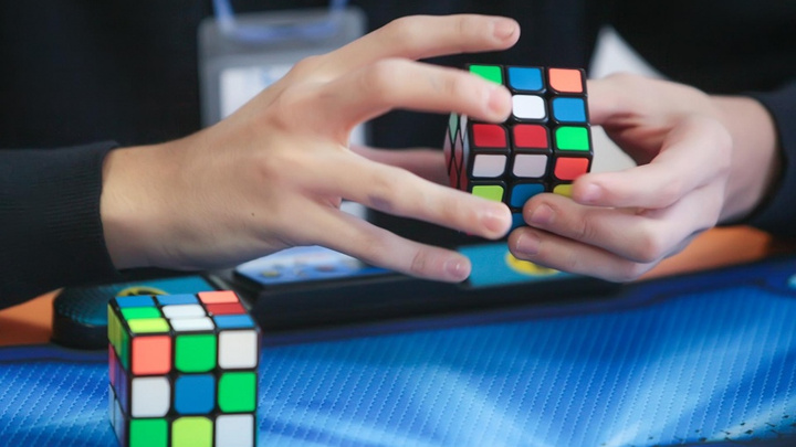 В Челябинске устроят соревнования по сборке кубика Рубика на скорость