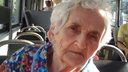 Пассажиры трамвая в Челябинске пришли на помощь старушке, потерявшей память
