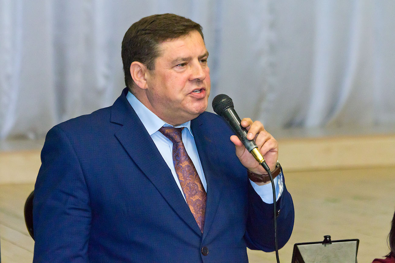 Выступление первого заместителя главы Сосновского района Игоря Азархина быстро прервали