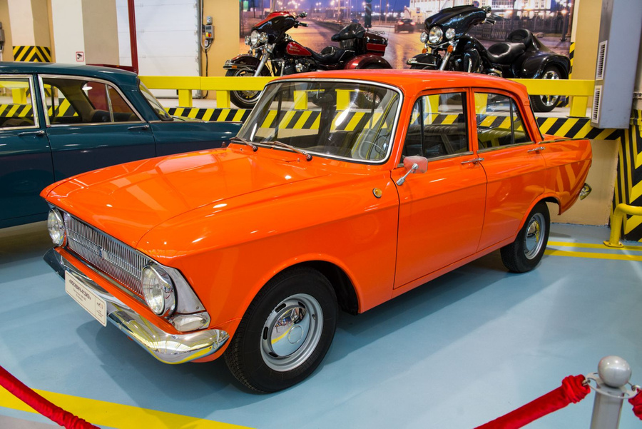В первые годы выпуска значительная часть 412-х шла на экспорт. Сборка автомобиля осуществлялась в Болгарии и Бельгии.