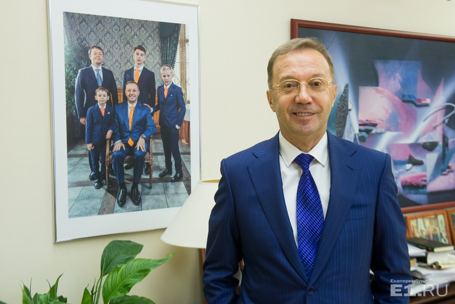 На фото на стене — Игорь Ковпак и его четыре сына