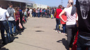 Аншлаг в зоопарке: огромные очереди выстроились перед зоосадом в Ростове