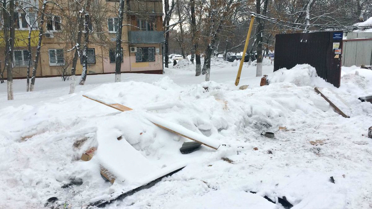 На этом месте совсем недавно красовался торговый ряд На этом месте совсем недавно красовался торговый ряд