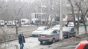 Пятиэтажку в Челябинске оцепили полиция и МЧС