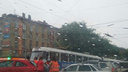 В Самаре из-за мелкой аварии встали трамваи: на улице Победы столкнулись легковушки