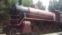 Памятный паровоз в челябинском парке «доехал» до Дня железнодорожника в ужасном состоянии