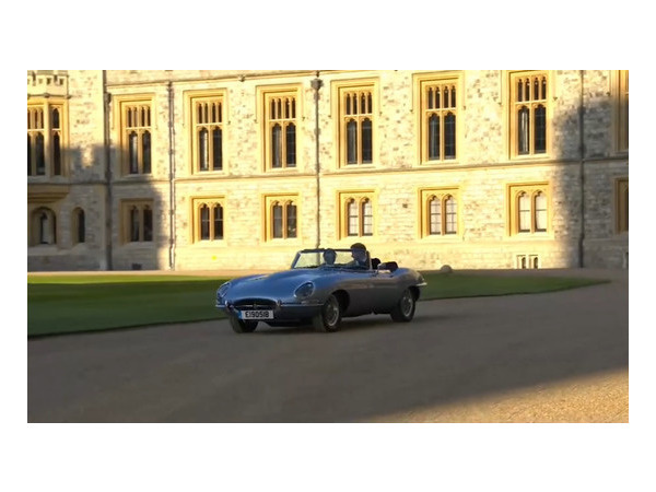 скриншот из видеосюжета driving.co.uk