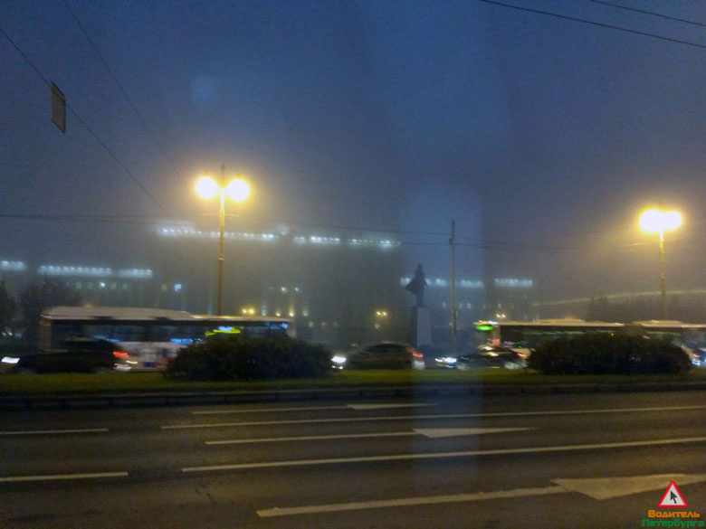 Московский проспект рано утром