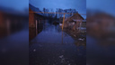 «Не можем выйти из дома»: в Самарской области подтопило село Верхнее Санчелеево