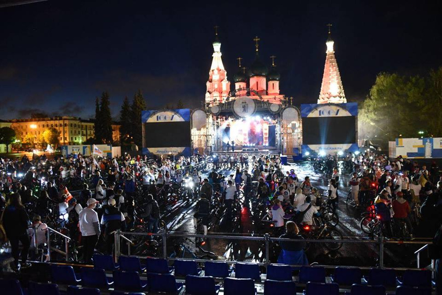 Спасо-преображенский монастырь ярославль с высоты. Исторический центр ярославля. День города ярославль фото. Города ярославль 2017. Клумба в ярославле в центре.