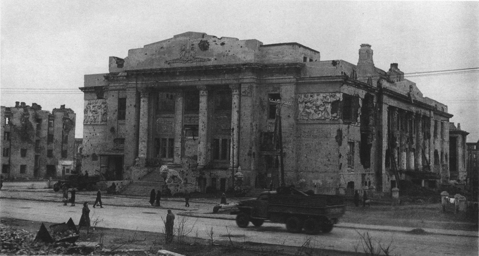 Сталинград театр имени Горького 1942