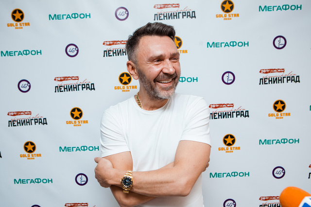 певец шнуров. шнуров концерт светящиеся глаза. шнур глаза. шнур концерты 2023.