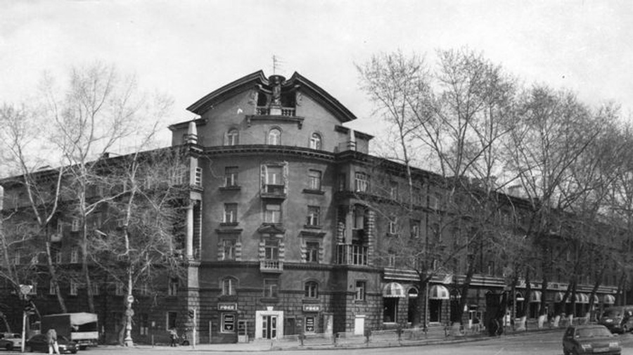 Комплекс жилых домов является образцом поздней советской «неоклассики», включающей барочные элементы