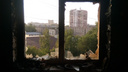 «Громкий хлопок и крики»: в доме в центре Челябинска произошел крупный пожар