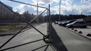 Забор посреди дороги к памятнику Курчатову возмутил челябинцев