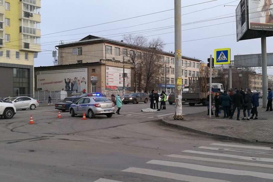 Перекресток грузовик. Перекресток Доватора и Воровского Челябинск. Ул. Доватора, 21а Челябинска. Перекресток Воровского и Блюхера Челябинск. Доватора 21 Челябинск.