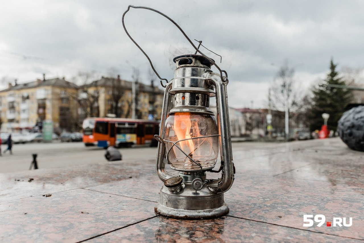 Сохранить пламя Вечного огня — это ритуал, поэтому за лампадой все время присматривают Сохранить пламя Вечного огня — это ритуал, поэтому за лампадой все время присматривают