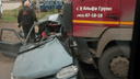 Видео смертельного ДТП в Брагино: водитель легковушки выскочил на дорогу под колеса грузовика
