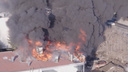 «С крыши отваливались горящие куски кровли»: пожар у «Звезды» сняли на видео с высоты