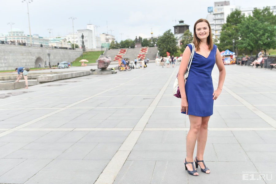 Светлана, 32 года, инженер отдела капитального строительства. — Мне нравится «Максимилианс», IL Патио, Me KING. Могу за вечер потратить тысячу-полторы. Светлана, 32 года, инженер отдела капитального строительства. — Мне нравится «Максимилианс», IL Патио, Me KING. Могу за вечер потратить тысячу-полторы.