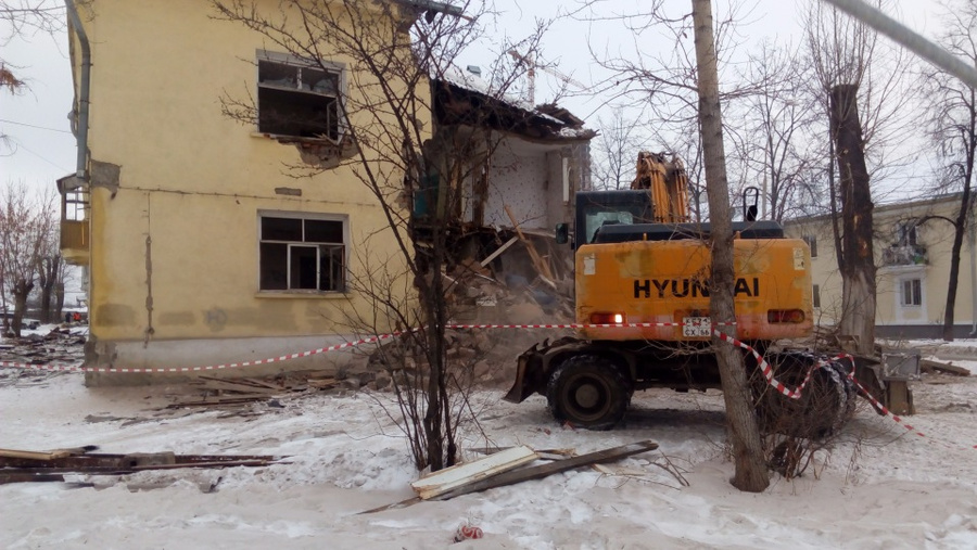 Техника начала крушить дом пару дней назад
Техника начала крушить дом пару дней назад