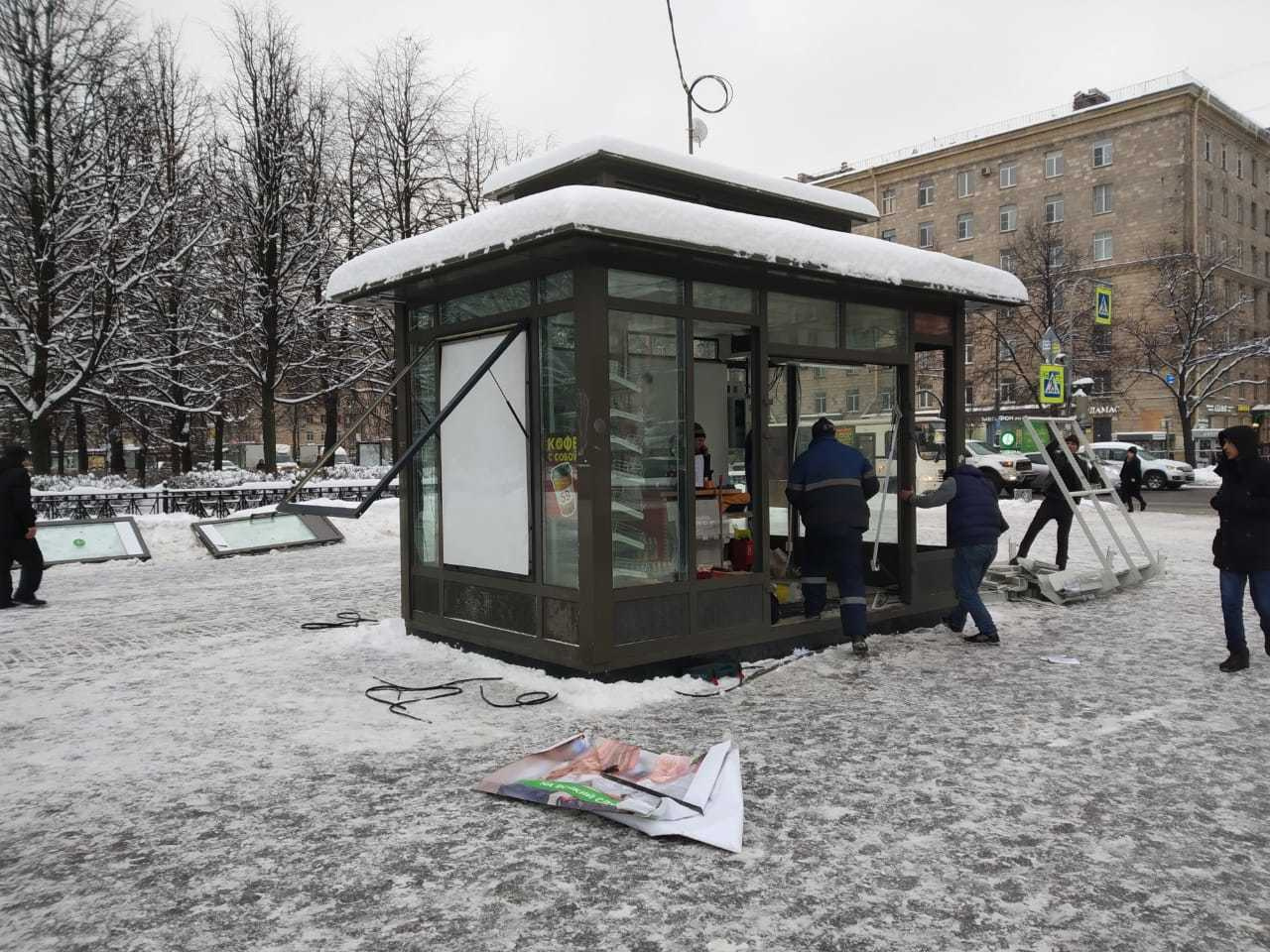 Снос киоска. Снос ларьков в Москве.