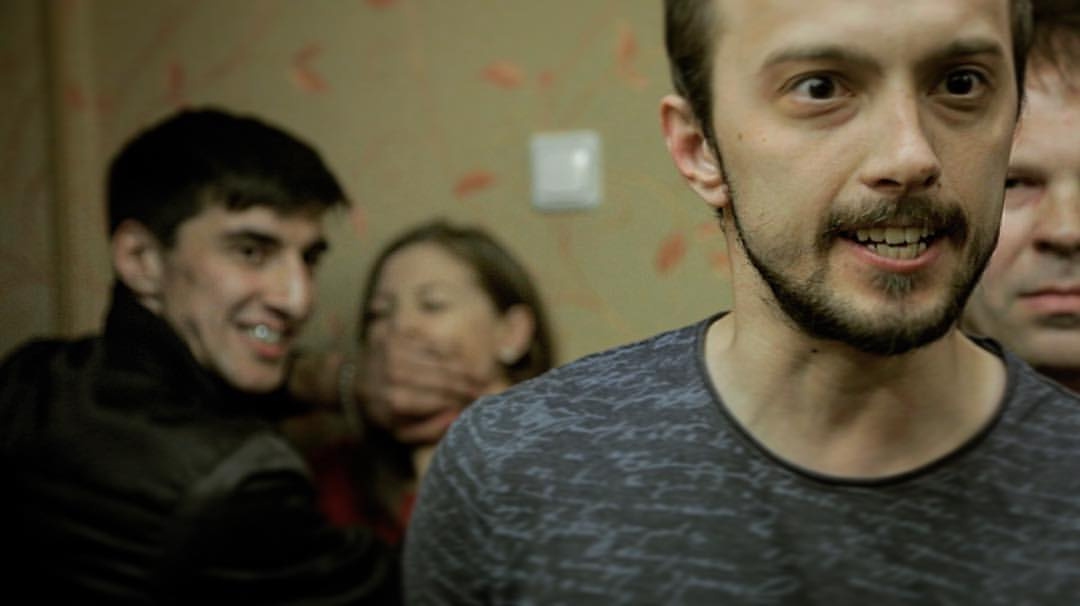 В повседневной жизни актер так же лихо перевоплощается, как и на съемочной площадке В повседневной жизни актер так же лихо перевоплощается, как и на съемочной площадке