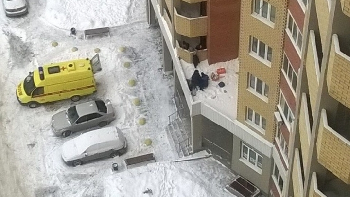 Тюменец отсудил у застройщика 600 тысяч рублей за то, что вышел покурить на балкон и упал с 10 этажа